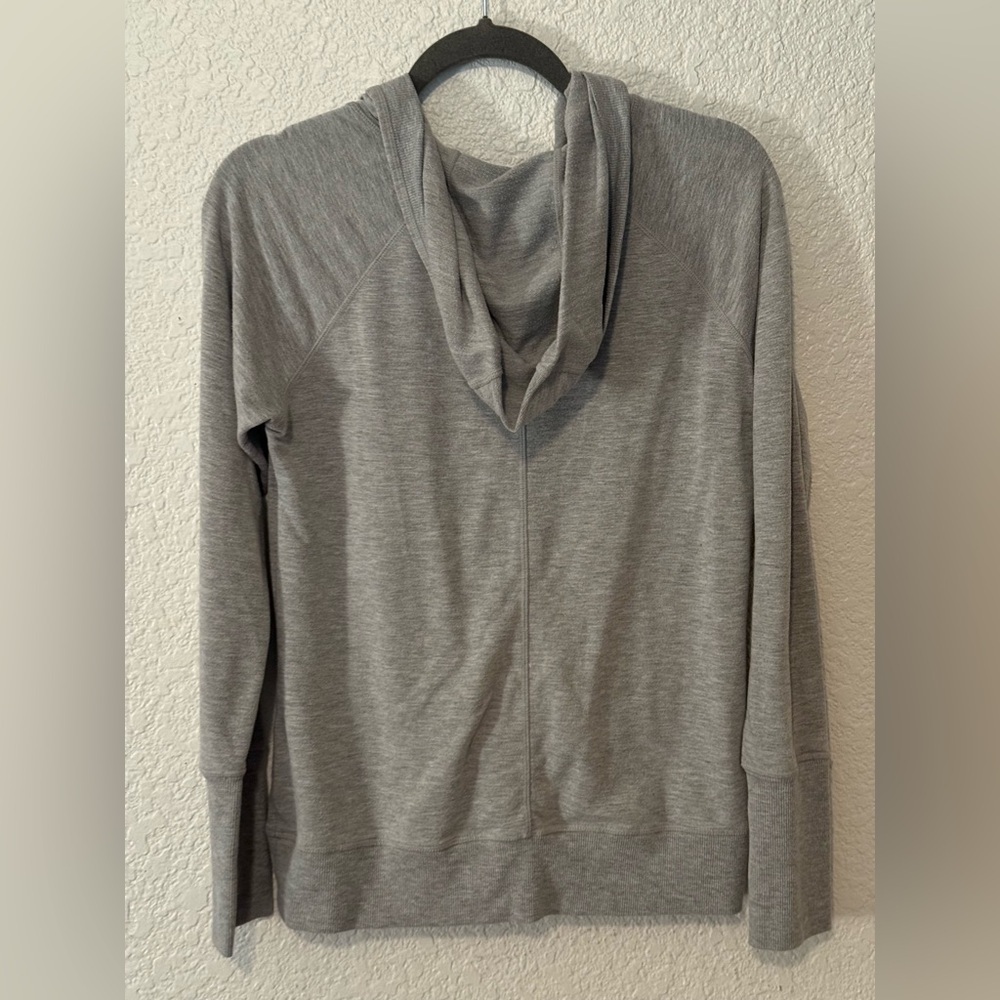 Yogalicious women's hooded, long-sleeve, crossover wrap-style top size M - Picture 3 of 3